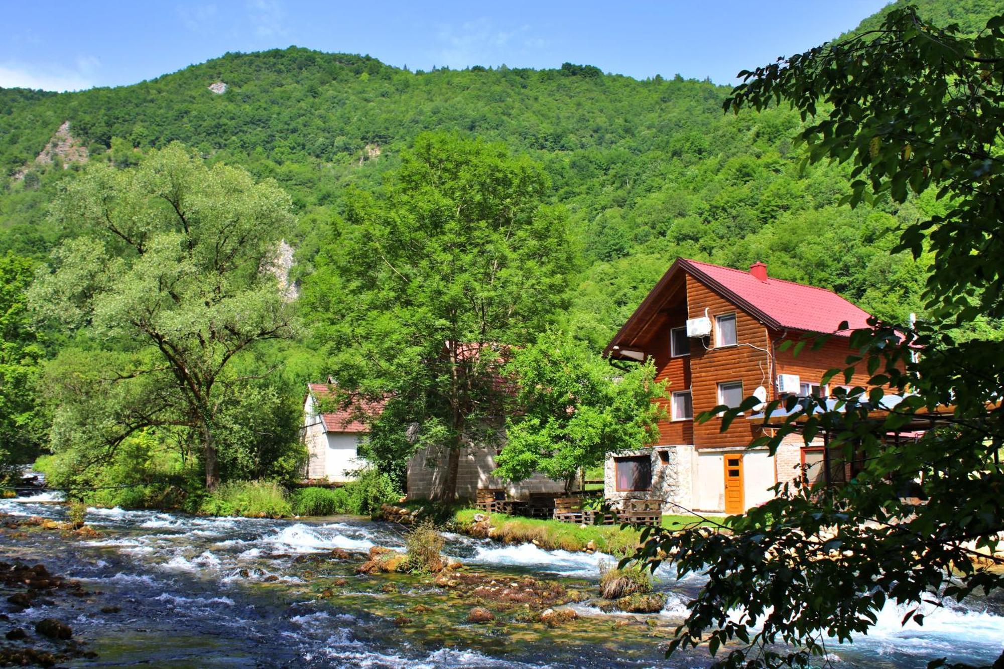 Domacinstvo Na Kraju Svijeta Guest House Sipovo Exterior photo
