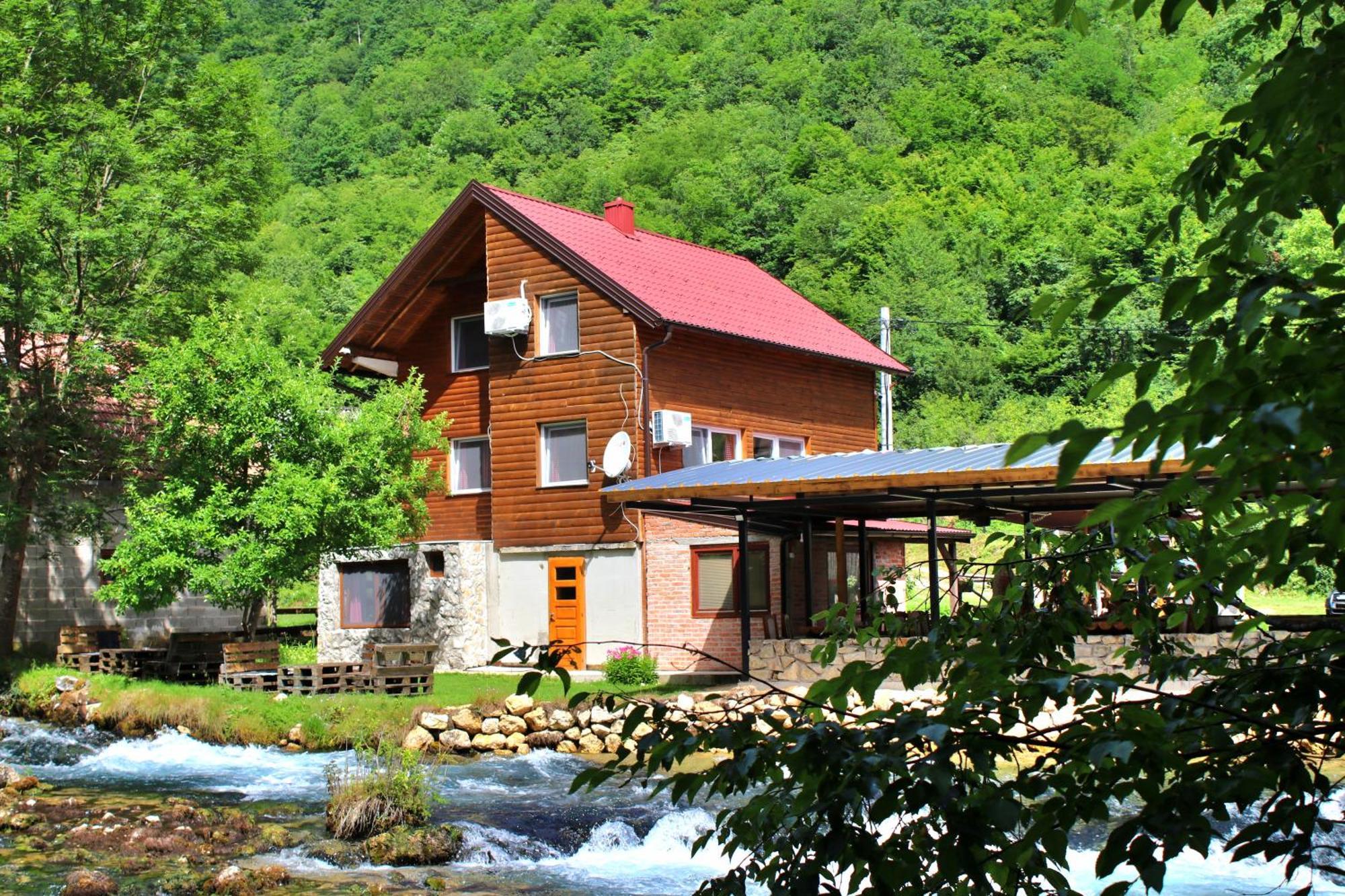Domacinstvo Na Kraju Svijeta Guest House Sipovo Exterior photo